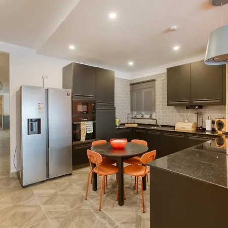 דירה Stunning 3br With 2 Private Terraces In B'kara By 360 Estates *